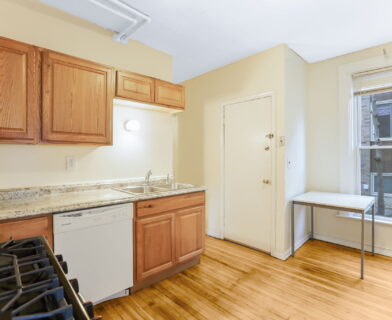 425-12th-ave-se-1-kitchen3