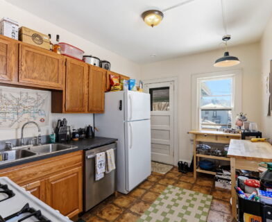 1756-st-clair-ave-2-kitchen